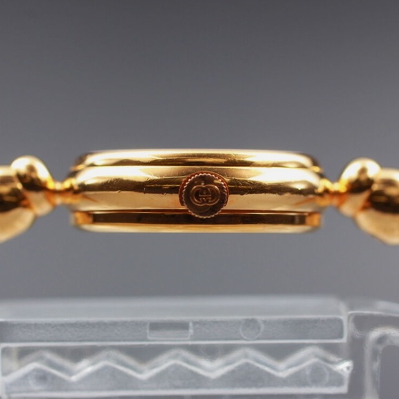 GORGEOUS Gucci Swiss Quartz Statement Watch Double GG’s 💕 - Picture 3 of 9